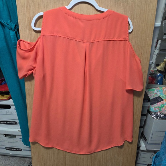 Soho Size XL New York & Company Jeans Cold Shoulder Blouse V-Neck Top Coral - Picture 5 of 5